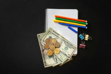 Okul malzemeleri, banknot ve madeni paralar