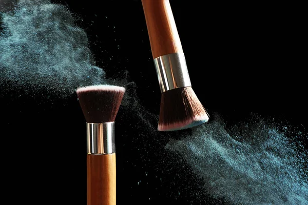 Make-up brushes with powder