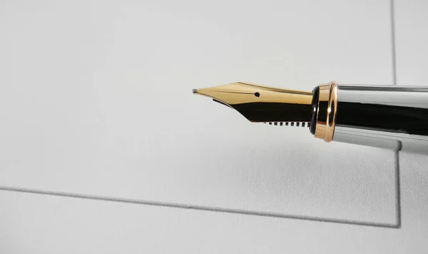 Belge ve dolma kalem — Stok fotoğraf