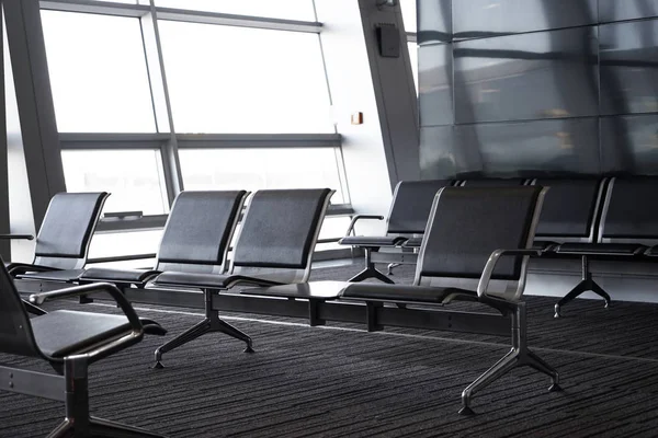 Lege stoelen in luchthaven — Stockfoto
