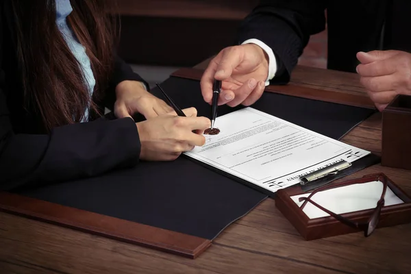 Notary with client in office — Stock Photo, Image