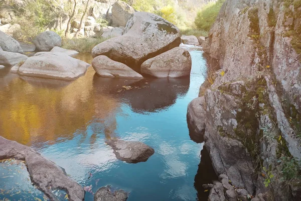  dalgalanma yüzey su ve taş