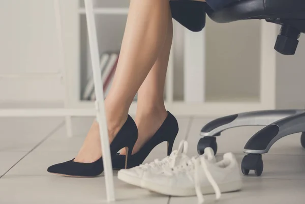 Woman changing shoes — Stock Photo, Image