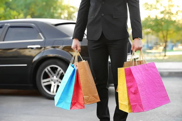 Chauffeur holding shopping bags — Stock Photo, Image