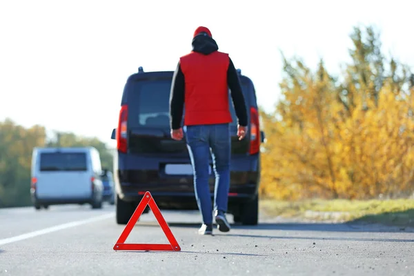 Triángulo rojo de advertencia — Foto de Stock