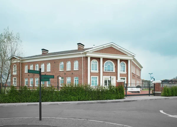Nowoczesny budynek szkoły — Zdjęcie stockowe