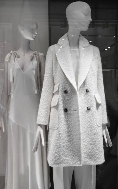 Mağaza vitrin moda mankeni