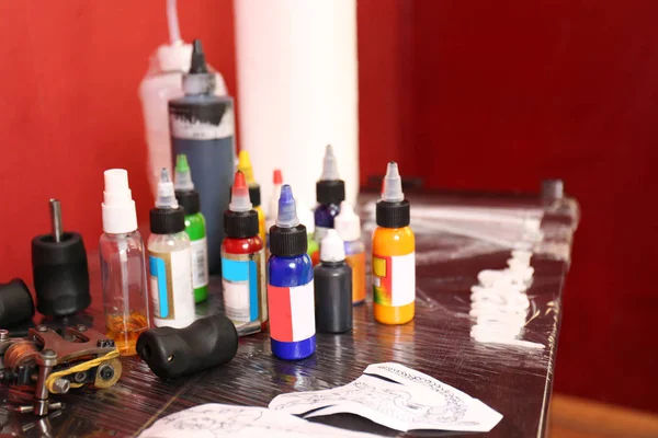 Bottles with inks and needles for tattoo machine — Stock Photo, Image