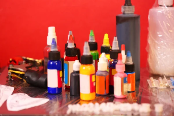 Bottiglie con inchiostri colorati — Foto Stock