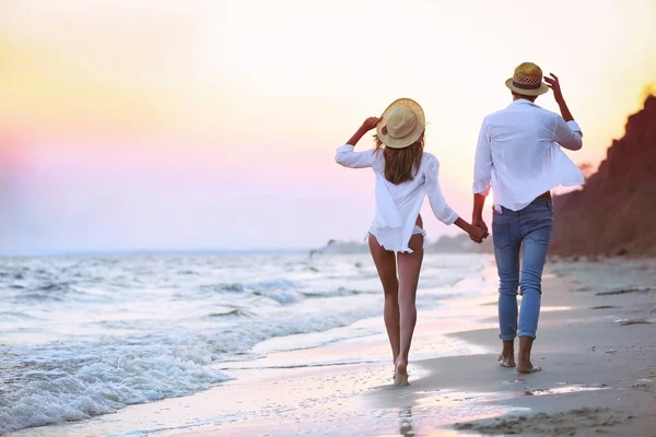 Pareja feliz joven — Foto de Stock