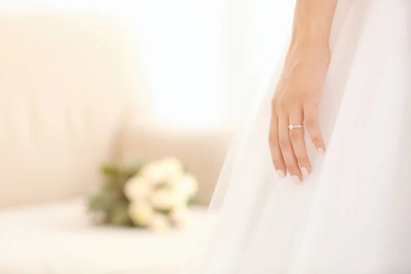 Menyasszony kezét gyűrűvel — Stock Fotó