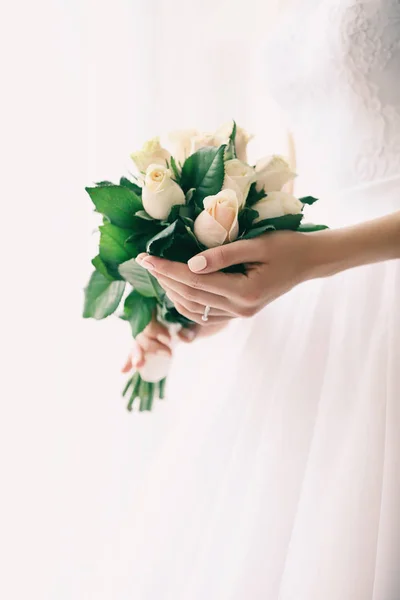 Bride's hand with ring — Stock Photo, Image