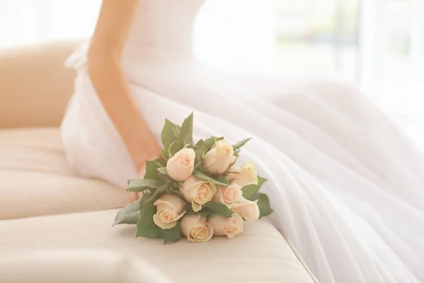Nevěsta v krásných šatech — Stock fotografie