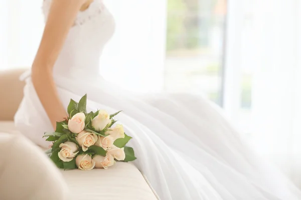 Sposa in bel vestito — Foto Stock
