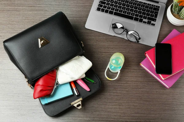 Handbag full of different things — Stock Photo, Image