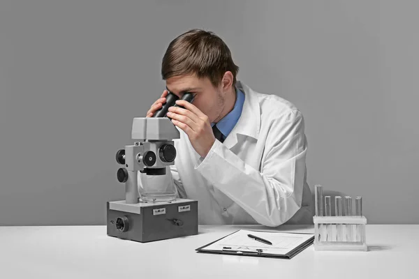 Young doctor working — Stock Photo, Image