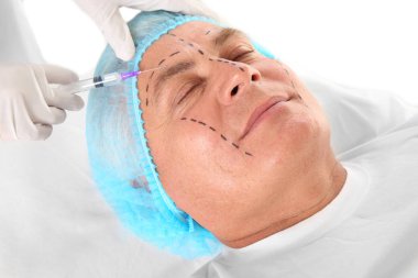 düzeltme enjeksiyon sahip adam