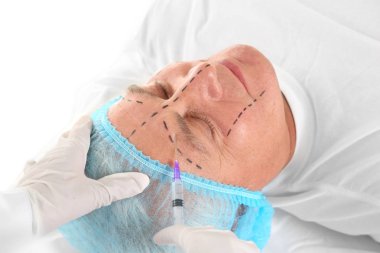 düzeltme enjeksiyon sahip adam