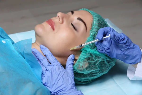 Procedimento de injeção facial — Fotografia de Stock