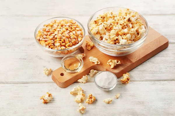 Bowls full of traditional popcorn — Stock Photo, Image