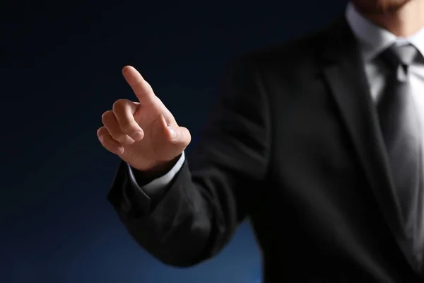 Businessman hand pointing — Stockfoto