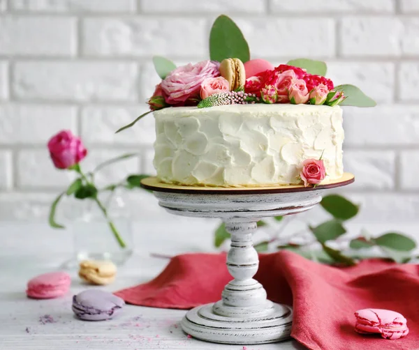 Delicious creamy cake — Stock Photo, Image