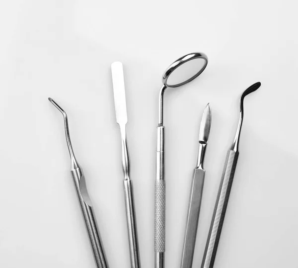Медицинские инструменты стоматолога — стоковое фото
