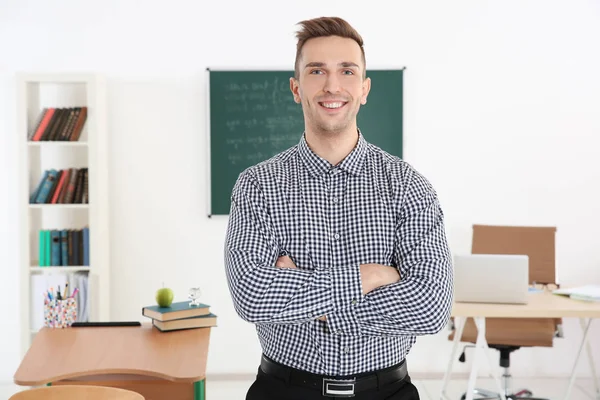 Mannelijke leraar in de klas — Stockfoto