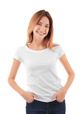 Genç kadın boş t-shirt