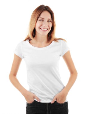 Genç kadın boş t-shirt
