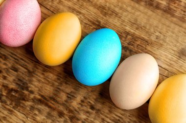 rengarenk Paskalya yumurtaları