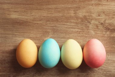 rengarenk Paskalya yumurtaları