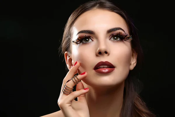 Modelo con maquillaje brillante — Foto de Stock