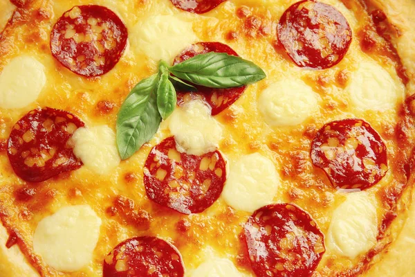 Domowe pepperoni pizza — Zdjęcie stockowe
