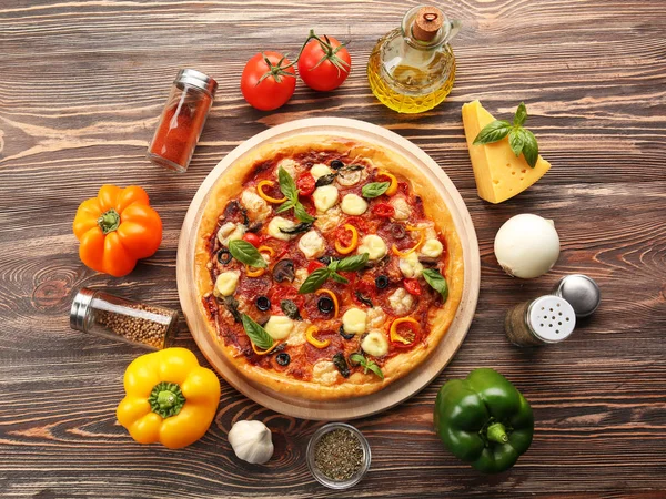 Freshly baked  pizza — Stock Photo, Image