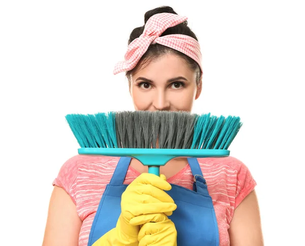 Jeune nettoyant avec brosse sur fond blanc — Photo