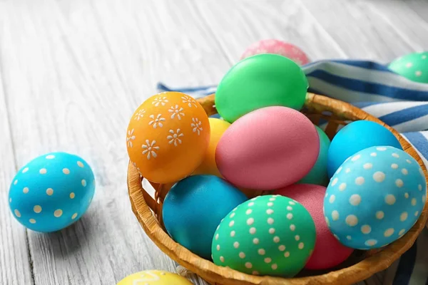 Coloridos huevos de Pascua —  Fotos de Stock