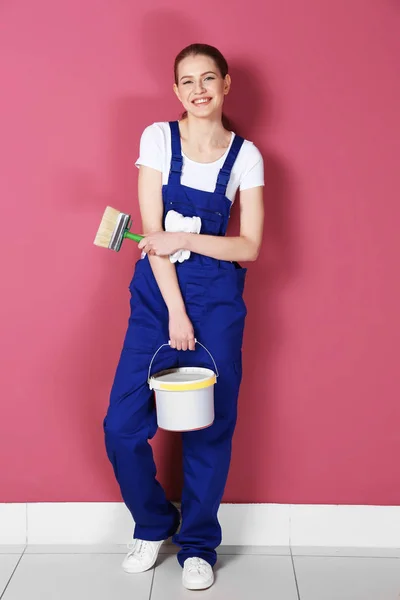 Beautiful young decorator in empty room — Stock Photo, Image