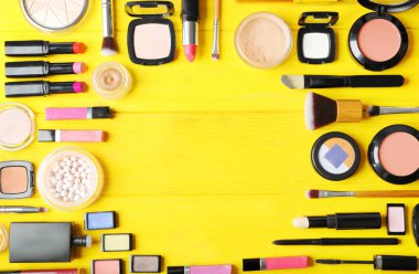 Düz makyaj kozmetik lay