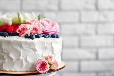 Lezzetli kek dekore edilmiş