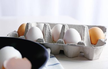 Paket içinde çiğ yumurta 