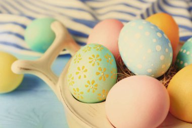 rengarenk Paskalya yumurtaları