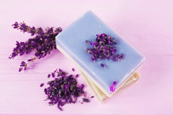 Flores de lavanda e sabão — Fotografia de Stock