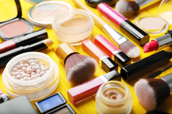 Arreglo plano de cosméticos de maquillaje — Foto de Stock