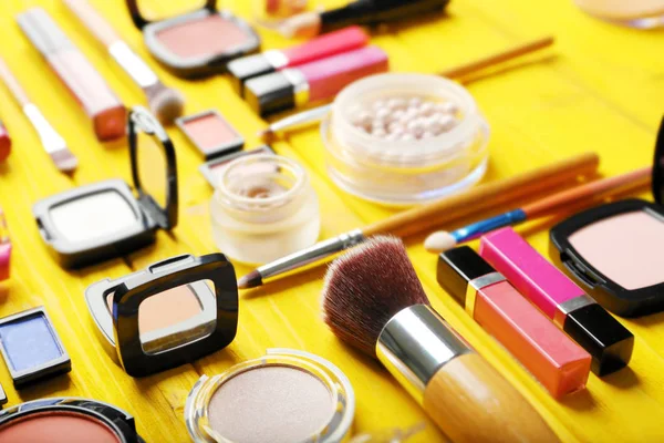 Arreglo plano de cosméticos de maquillaje — Foto de Stock