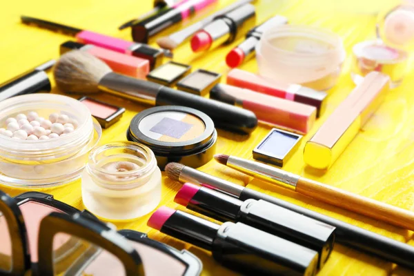 Düz makyaj kozmetik lay