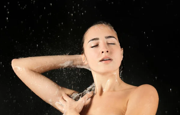 Woman washing body — Stock Photo, Image