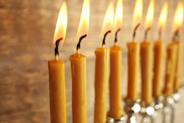 Menora se svíčkami pro Chanuka — Stock fotografie