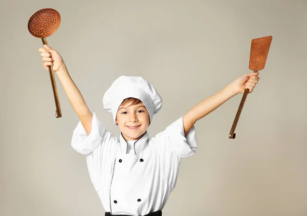 Carino ragazzo in chef uniforme — Foto Stock
