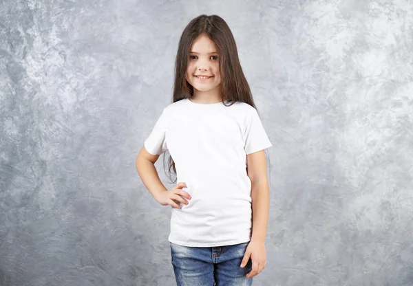 Boş t-shirt, küçük kız